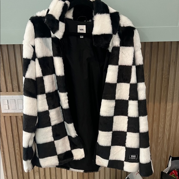 NEW Vans Women's Checkered Teddy “Natalie” Jacket in Black and White - Picture 1 of 3
